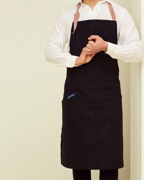 Lucio Verso Black Classic Apron / ​مئزر كلاسيكي أسود من لوتشو ڤيرسو