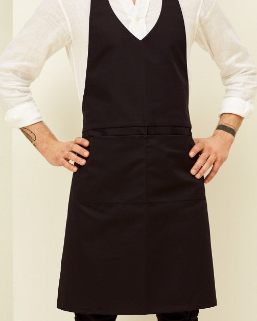 Lucio Verso Black V-Neck Classic Apron / ​مئزر كلاسيكي أسود بقصة V من لوتشو ڤيرسو