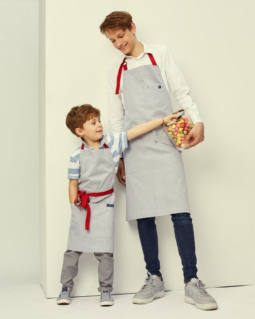 Lucio Verso Blue Thistle Kids Apron/​مئزر كلاسيكي أزرق بنمط مربعات بيضاء للأطفال من لوتشو ڤيرسو / 