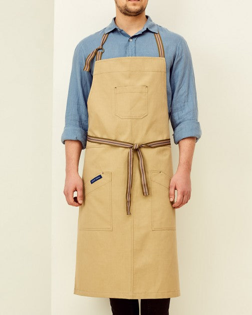 Lucio Verso Dark Beige Classic Apron / ​مئزر كلاسيكي بيج داكن من لوتشو ڤيرسو