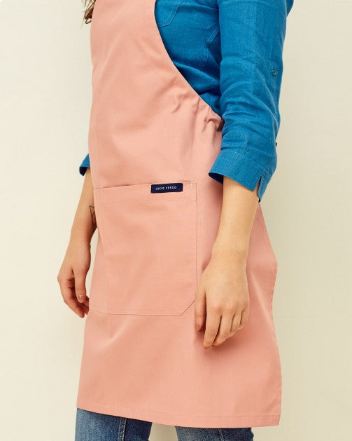 Lucio Verso Light Pink Classic Apron / ​مئزر كلاسيكي زهري فاتح من لوتشو ڤيرسو