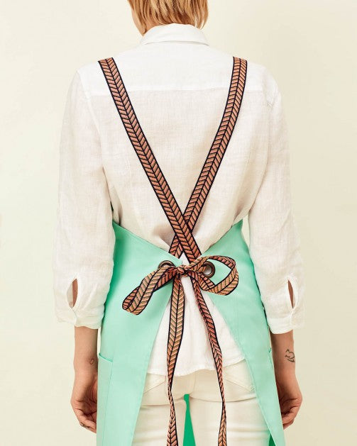 Lucio Verso Mint Cross-Back Apron/ ​مئزر  أخضر نعناعي بظهر متقاطع من لوتشو ڤيرسو / 